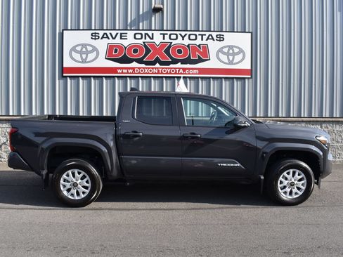 Certified 2025 Toyota Tacoma SR5 AWD/4WD image 8