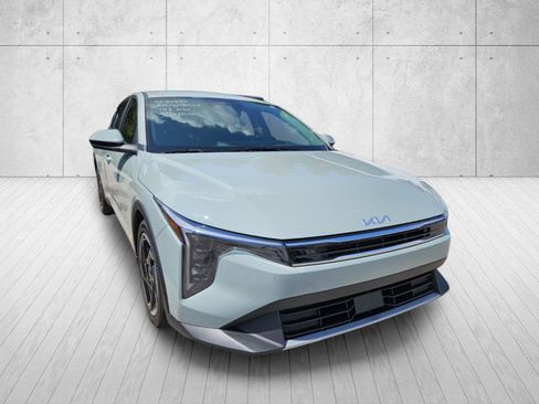 Used 2025 Kia K4 EX FWD image 3