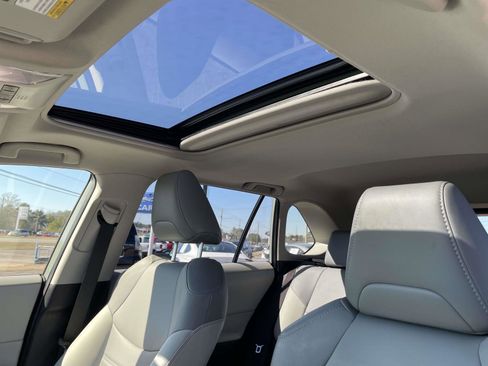 Used 2022 Toyota RAV4 XLE Premium image 14