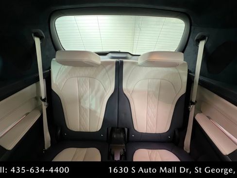 Used 2022 BMW X7 M50i image 22