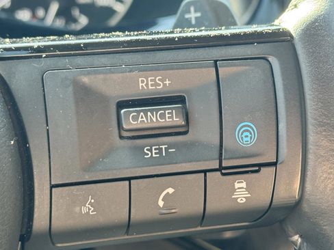 Used 2023 Nissan Pathfinder SL AWD/4WD image 9