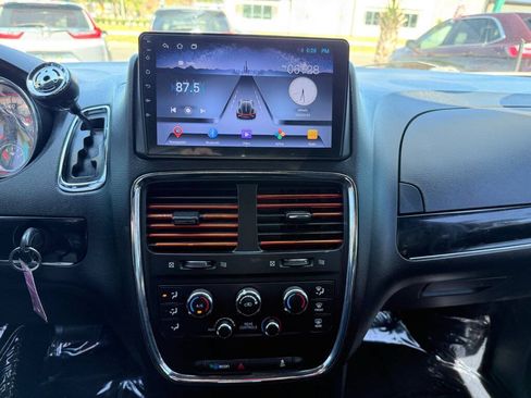Used 2016 Dodge Grand Caravan SE FWD image 18