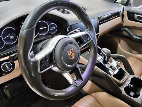 Used 2020 Porsche Cayenne w/ Premium Package AWD/4WD image 15