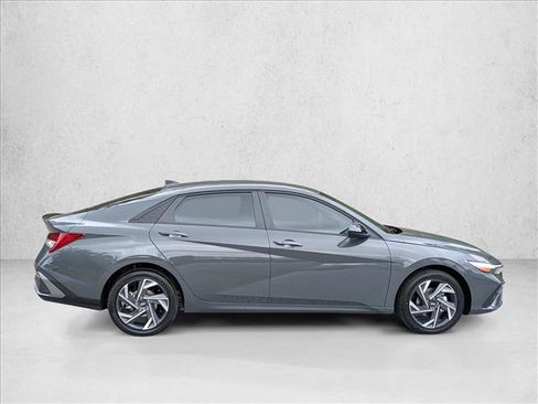 Certified 2025 Hyundai Elantra SEL FWD image 9