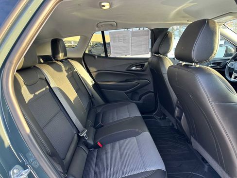 Used 2025 Chevrolet Trax LT w/ LT Convenience Package image 12