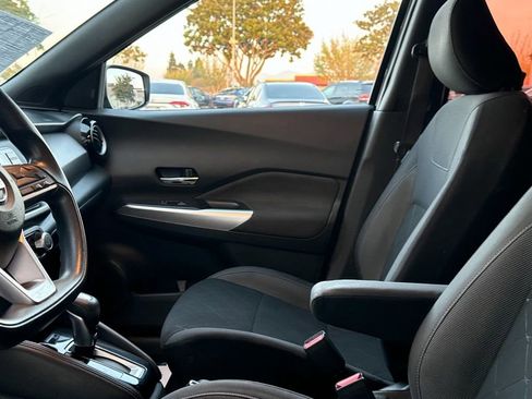 Used 2019 Nissan Kicks SV FWD image 10