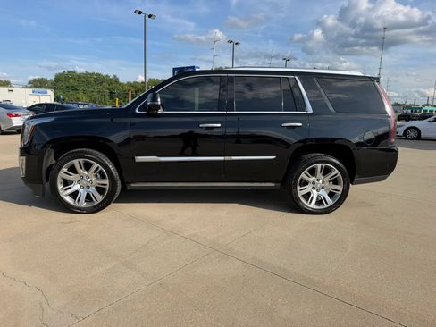 Used 2019 Cadillac Escalade Premium Luxury AWD/4WD image 9