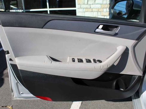 Used 2019 Hyundai Sonata SE FWD image 11