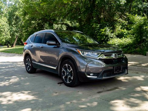 Used 2019 Honda CR-V Touring image 2