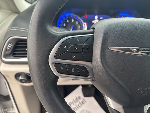Used 2022 Chrysler Pacifica Touring-L FWD image 14