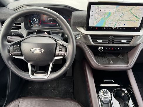 Certified 2025 Ford Explorer Platinum w/ LUX Leather Package image 14