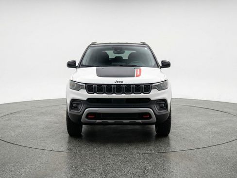 Used 2025 Jeep Compass Trailhawk AWD/4WD image 2