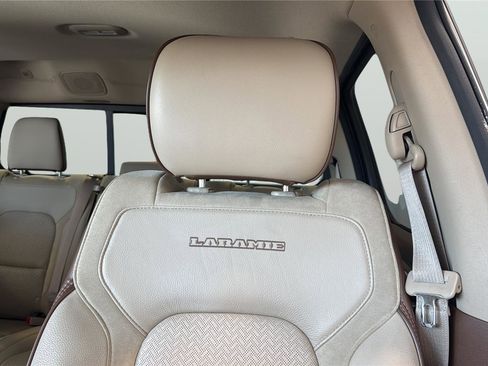 Used 2019 RAM 1500 Laramie AWD/4WD image 28
