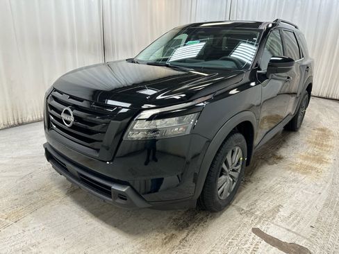 New 2025 Nissan Pathfinder SV image 9