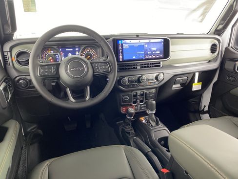 New 2026 Jeep Gladiator Mojave image 16