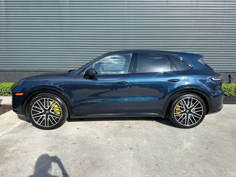 Certified 2025 Porsche Cayenne GTS image 2