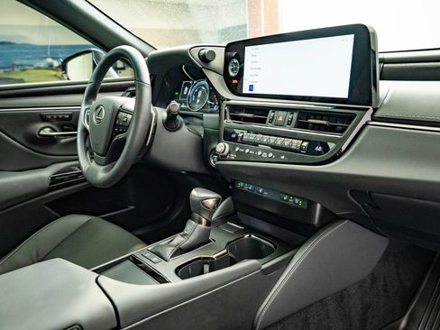 Certified 2025 Lexus ES 300h F Sport FWD image 47