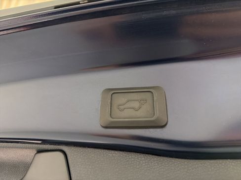 Used 2021 Toyota RAV4 XLE Premium image 13