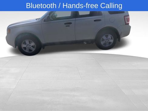 Used 2011 Ford Escape XLT image 2