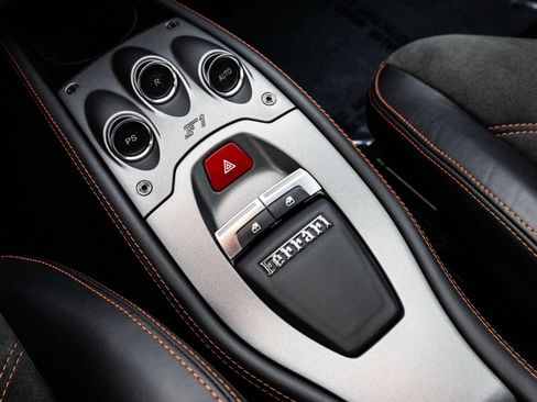 Used 2012 Ferrari 458 Italia Coupe RWD image 34