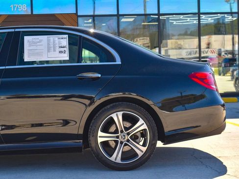 Used 2019 Mercedes-Benz E 300 4MATIC w/ Convenience Package image 11