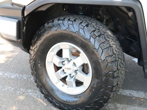 Used 2009 Toyota FJ Cruiser 2WD w/ TRD Sport Pkg image 5