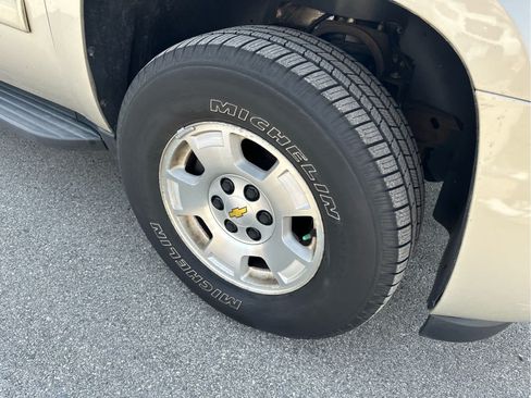 Used 2013 Chevrolet Suburban LT AWD/4WD image 7