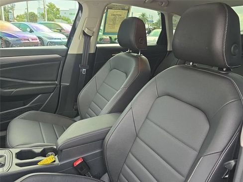 Used 2024 Volkswagen Jetta SE FWD image 15