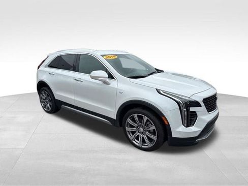 Used 2019 Cadillac XT4 Premium Luxury w/ Cold Weather Package AWD/4WD image 3