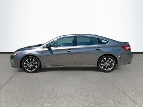 Used 2016 Toyota Avalon XLE Premium image 4