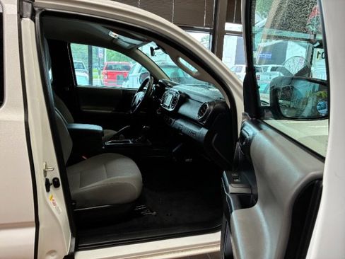 Used 2019 Toyota Tacoma SR image 23