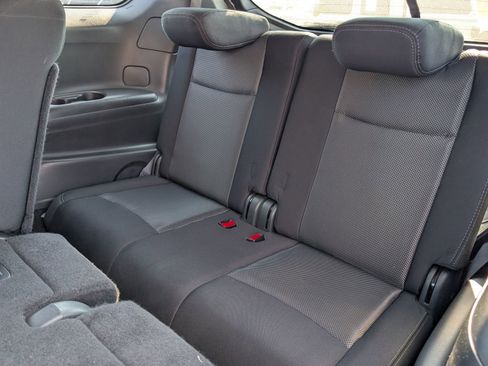 Used 2018 Nissan Pathfinder SV image 10