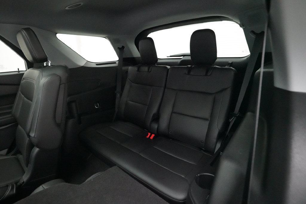 Used 2024 Ford Explorer XLT w/ Equipment Group 202A AWD/4WD image 17