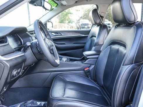 Used 2023 Jeep Grand Cherokee L Limited image 17