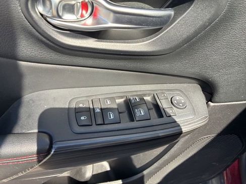 Used 2015 Jeep Cherokee Trailhawk w/ Cold Weather Group AWD/4WD image 12