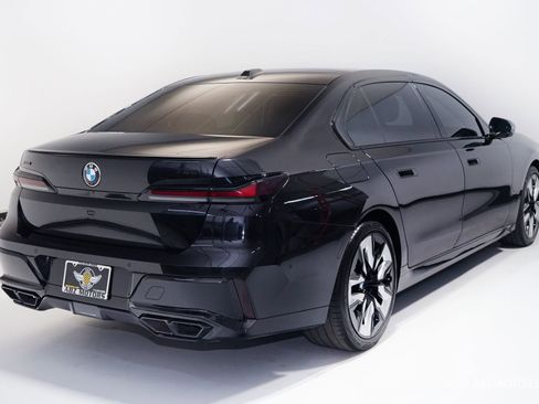 Used 2023 BMW 760i xDrive w/ Luxury Rear Seating Package AWD/4WD image 6