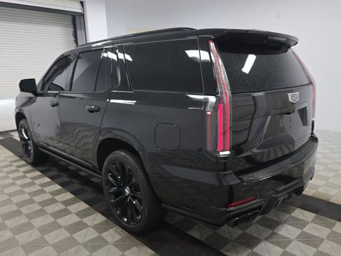 Used 2025 Cadillac Escalade V w/ LPO, ONYX Package image 3