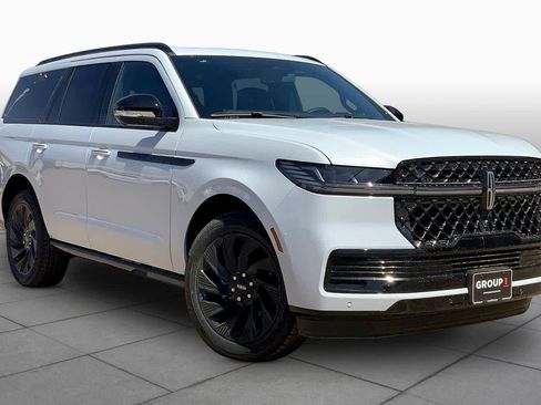 New 2026 Lincoln Navigator Reserve w/ Jet Appearance Package AWD/4WD image 2