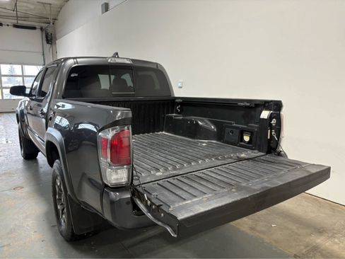Used 2020 Toyota Tacoma TRD Off-Road image 4