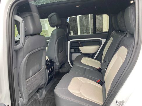 Used 2023 Land Rover Defender 130 X-Dynamic SE AWD/4WD image 11