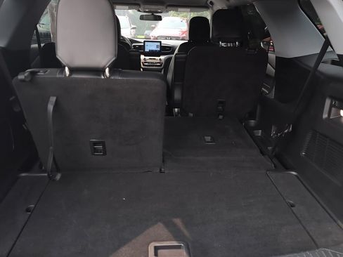 Used 2023 Ford Explorer XLT w/ Equipment Group 202A AWD/4WD image 11