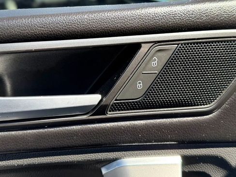 Used 2018 Volkswagen Tiguan SE image 24