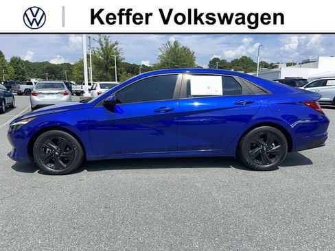Used 2023 Hyundai Elantra Blue FWD image 2