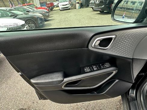 Used 2024 Kia Soul LX w/ Option Group 015 FWD image 18