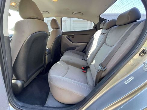 Used 2015 Hyundai Elantra SE w/ Option Group 02 FWD image 10