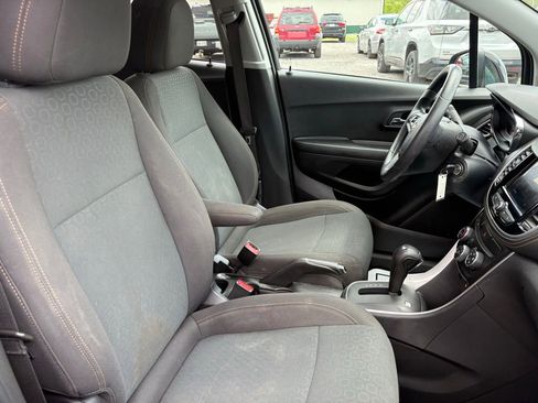 Used 2021 Chevrolet Trax LS w/ Tint and Cruise Package FWD image 15
