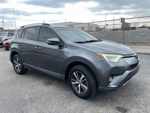 Used 2018 Toyota RAV4 XLE image 4