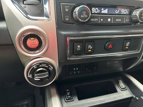 Used 2021 Nissan Titan SV w/ SV Convenience Package image 18