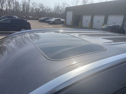 Used 2021 Toyota Highlander Limited image 10