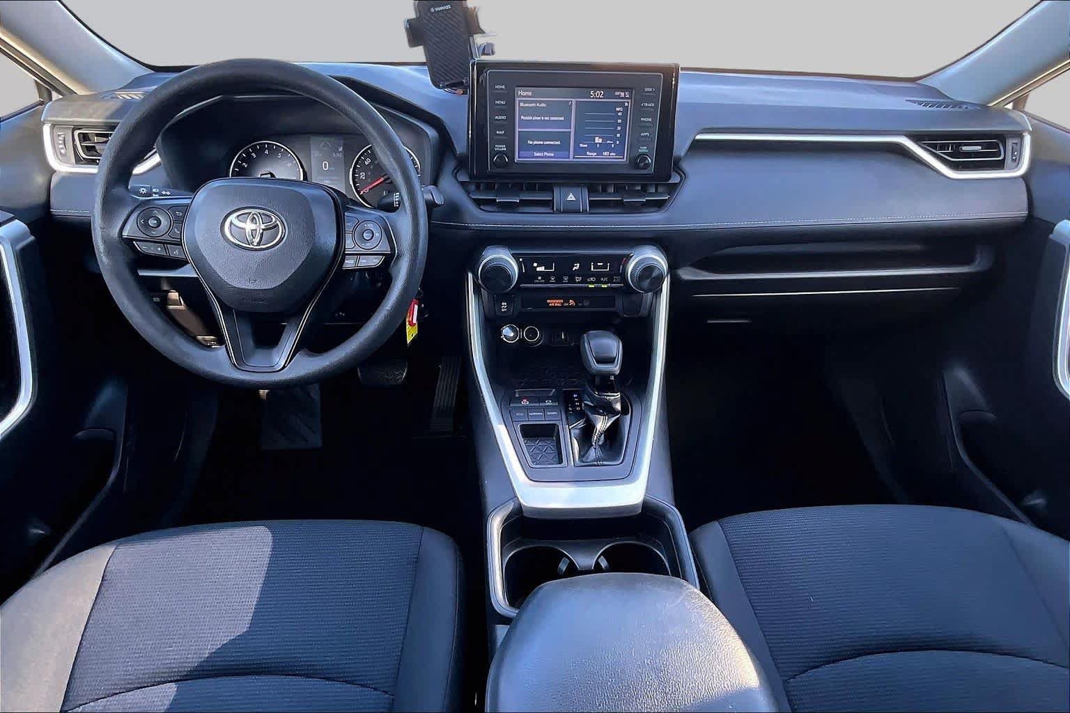 Used 2019 Toyota RAV4 LE FWD image 13